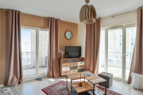 Cozy 1-bedroom with terrace close to train stations in Bègles Welkeys